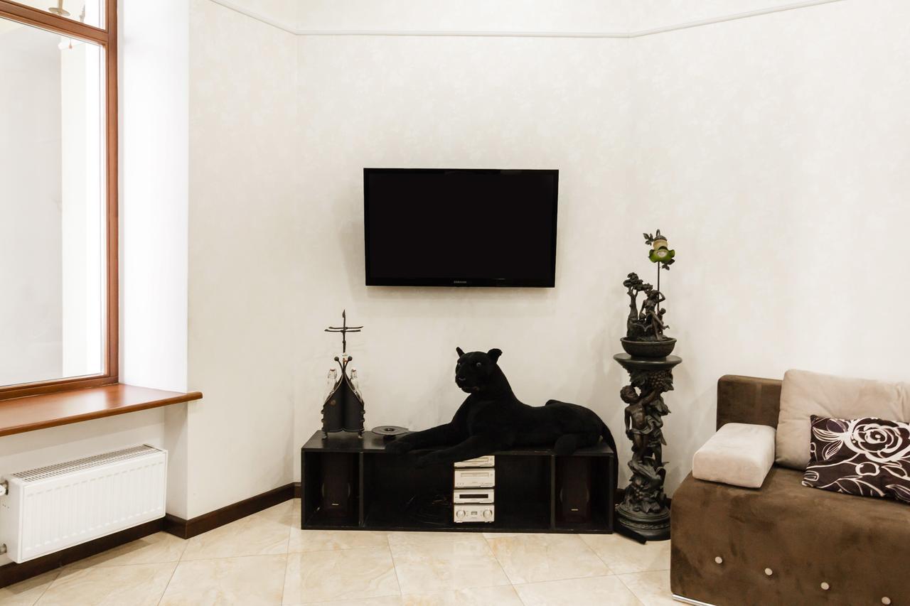 Downtown Prestige Apartment Odessa Buitenkant foto